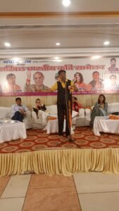 अखिल भारतीय विराट कवि सम्मेलन में कवियों ने बांधा शमां