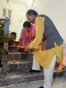 प्रधानमंत्री नरेंद्र मोदी के जन्मदिवस पर ‘आशीर्वाद का एक दिया’ कार्यक्रम में शामिल हुए सांसद अजय भट्ट