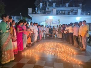 कैबिनेट मंत्री राम सिंह कैड़ा ने खटीमा मै मुख्यमंत्री  की माता के साथ प्रधानमंत्री नरेंद्र मोदी के 76वें जन्मदिवस पर आशीर्वाद का दीया' कार्यक्रम तहत दीया जलाकर प्रधानमंत्री के दीर्घायु, उत्तम स्वास्थ्य और यशस्वी जीवन की कामना की