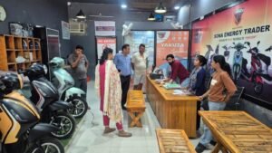 एआरटीओ ने की ईवी टू व्हीलर के शोरूमों पर छापेमारी, पांच वाहन जब्त