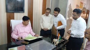 कुमाऊँ कमिश्नर ने किया काशीपुर तहसील का औचक निरीक्षण 