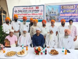खालसा फाउंडेशन द्वारा आयोजित आई कैंप में बांटे गये चश्मे
