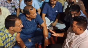जीएसटी जांच के विरोध में व्यापारियों ने दुकानें बंद कर किया प्रदर्शन
