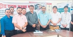 एआरटीओ कार्यालय में लगा निशुल्क नेत्र परीक्षण शिविर, जरूरतमंदों को बांटे चश्मे