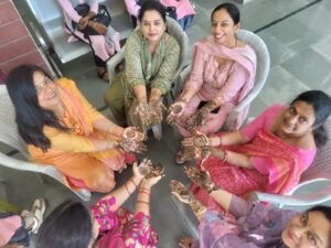 चन्द्रावती तिवारी कन्या स्नातकोत्तर महाविद्यालय में मेहंदी प्रतियोगिता का आयोजन