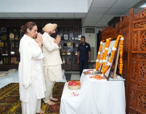 राज्यपाल ने महात्मा गांधी एवं लाल बहादुर शास्त्री की जयंती के पर श्रद्धांजलि अर्पित की