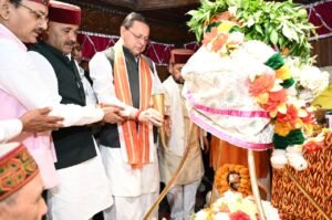 सीएम धामी ने बाबा विश्वनाथ से प्रधानमंत्री मोदी के स्वस्थ एवं दीर्घायु जीवन की कामना