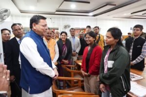 सीएम धामी ने ‘एक पुस्तक दान करें, ज्ञान का वृक्ष लगाएं’ अभियान की सराहना की