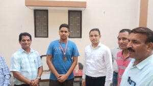 राष्ट्रीय खेल में चयनित खिलाड़ी को सीडीओ ने किया सम्मानित, विभिन्न शिक्षण संस्थानों एवं विकास कार्यों का किया निरीक्षण