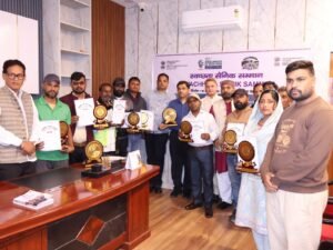 केंद्रीय संचार ब्यूरो देहरादून ने पर्यावरण मित्रों को किया सम्मानित