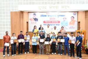 मेधावी विद्यार्थी उत्तराखंड के उज्ज्वल भविष्य के आधार स्तंभ : सीएम