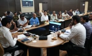 अपर जिलाधिकारी ने अधिकारियों को दिये अभियान चलाकर ओवरलोडिंग व भारीवाहनों की गति पर नियंत्रण लगाने के निर्देश