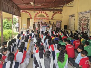 पुलिस ने विद्यालयों में साइबर जागरूकता अभियान चलाया