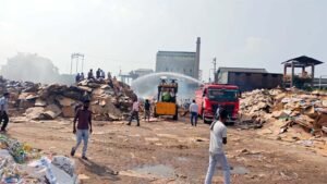 पेपर्स  मिल के वेस्ट पेपर यार्ड में लगी आग