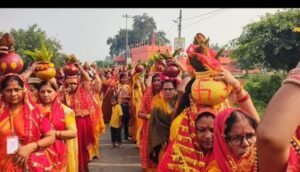 श्रीमद्भागवत कथा से पूर्व निकाली गई भव्य कलश शोभायात्रा