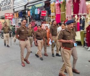 त्यौहारों के दृष्टिगत पुलिस ने किया फ्लैगमार्च